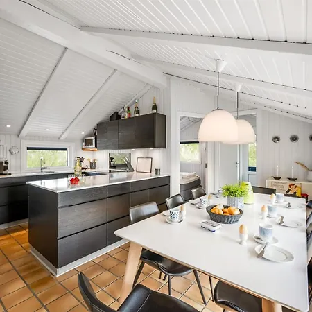 Semesterbostad Emin - 700m From The Sea By Interhome *